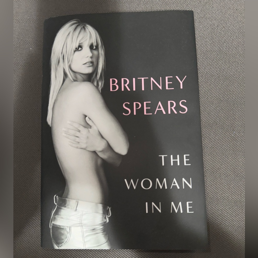 💜 BRITNEY SPEARS BOOK THE WOMAN IN ME GREAT CONDITION